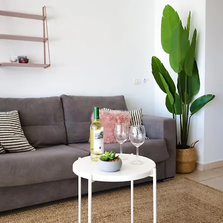 דירה Elegant Sunny Terrace קיאו סלבאחה