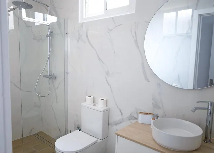 Elegant Sunny Terrace דירה