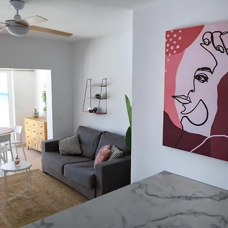 Elegant Sea View Apartment *