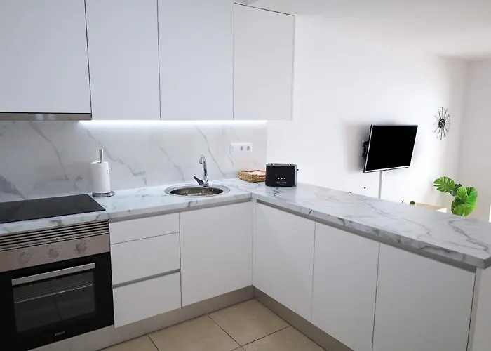 Elegant Sunny Terrace Апартаменты *