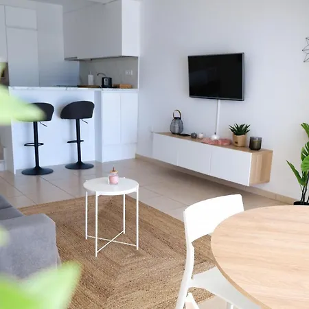 Elegant Sunny Terrace Apartman
