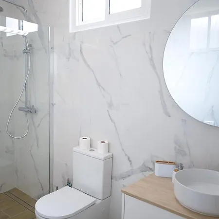 Elegant Sea View Apartament