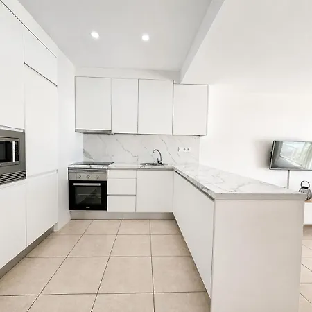 Elegant Sunny Terrace Appartement