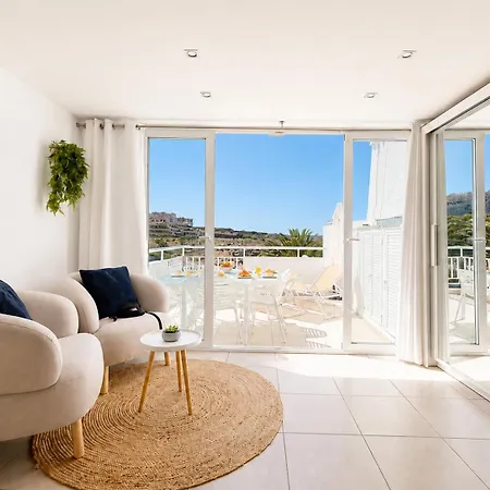 Elegant Sunny Terrace *