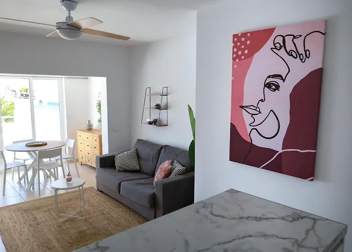 Elegant Sunny Terrace Apartment *