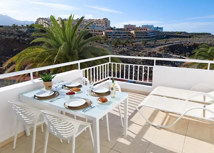 Elegant Sunny Terrace 아파트