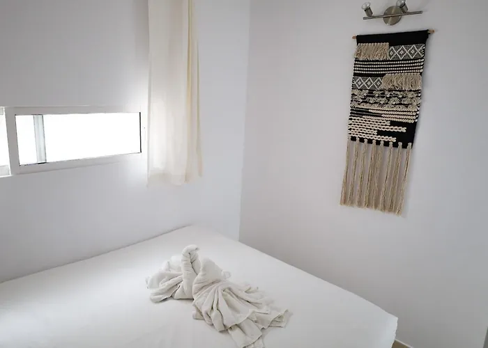 Elegant Sunny Terrace Apartment *